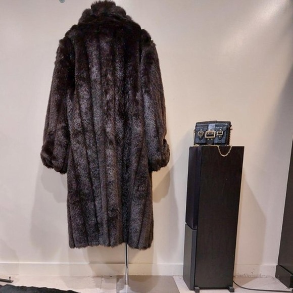 Women's Luxurious Teddy Coat - Picture 12 of 12